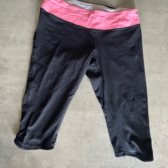 Lululemon Pink and Black Athletic Leggings with Stretchy Fabric - Picture 3 of 9